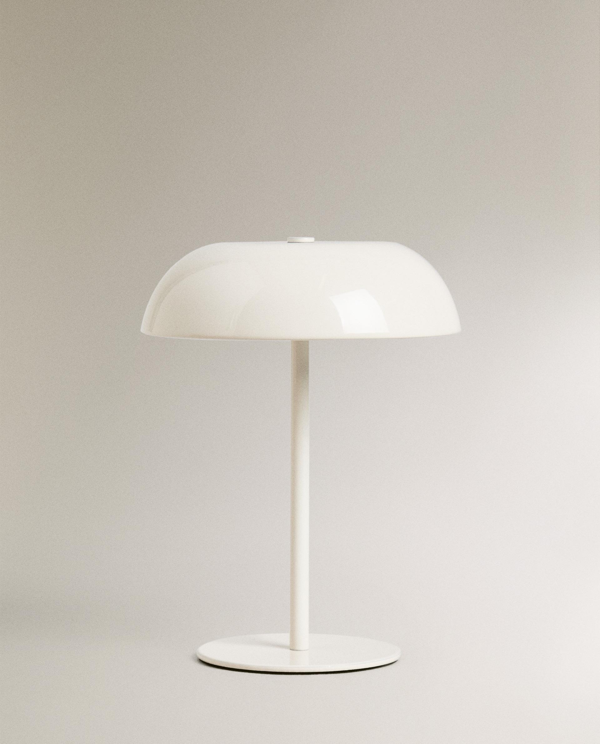 Front view of a minimalist table lamp highlighting its refined proportions and architectural design.