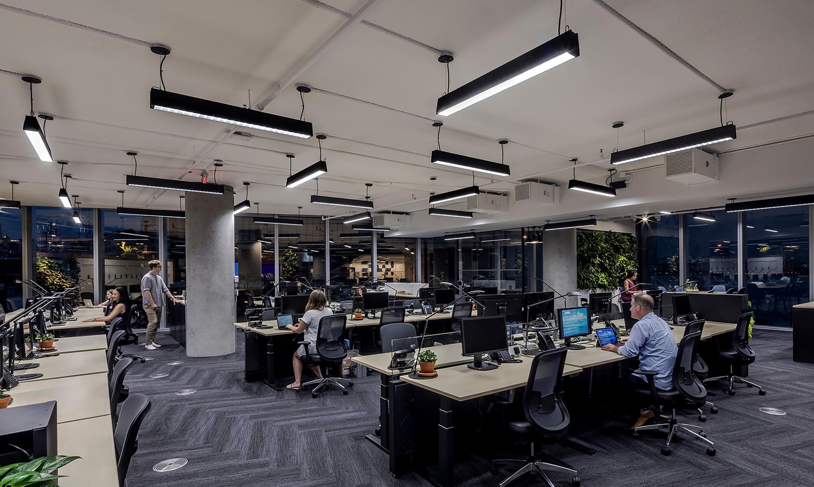Human centric office lighting with dynamic colour temperature and adjustable illumination for contemporary workplaces