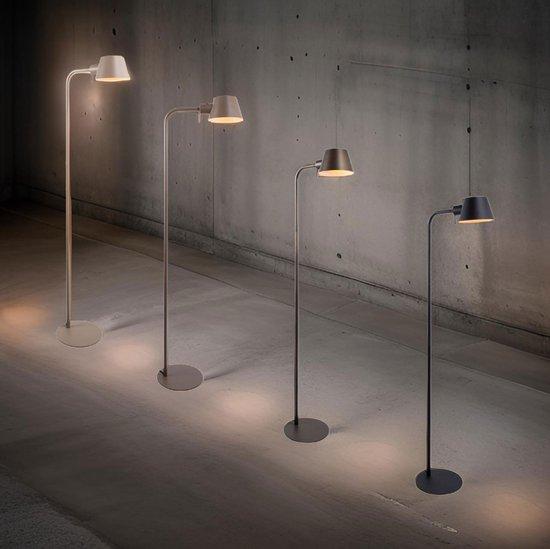 Collection of minimalist floor lamps featuring clean geometric forms and premium decorative finishes.