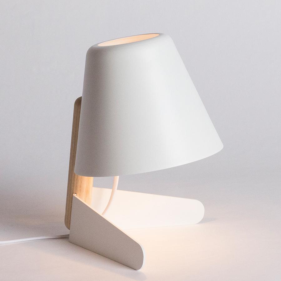 Front view of a Scandinavian table lamp highlighting its balanced proportions and elegant natural finishes.
