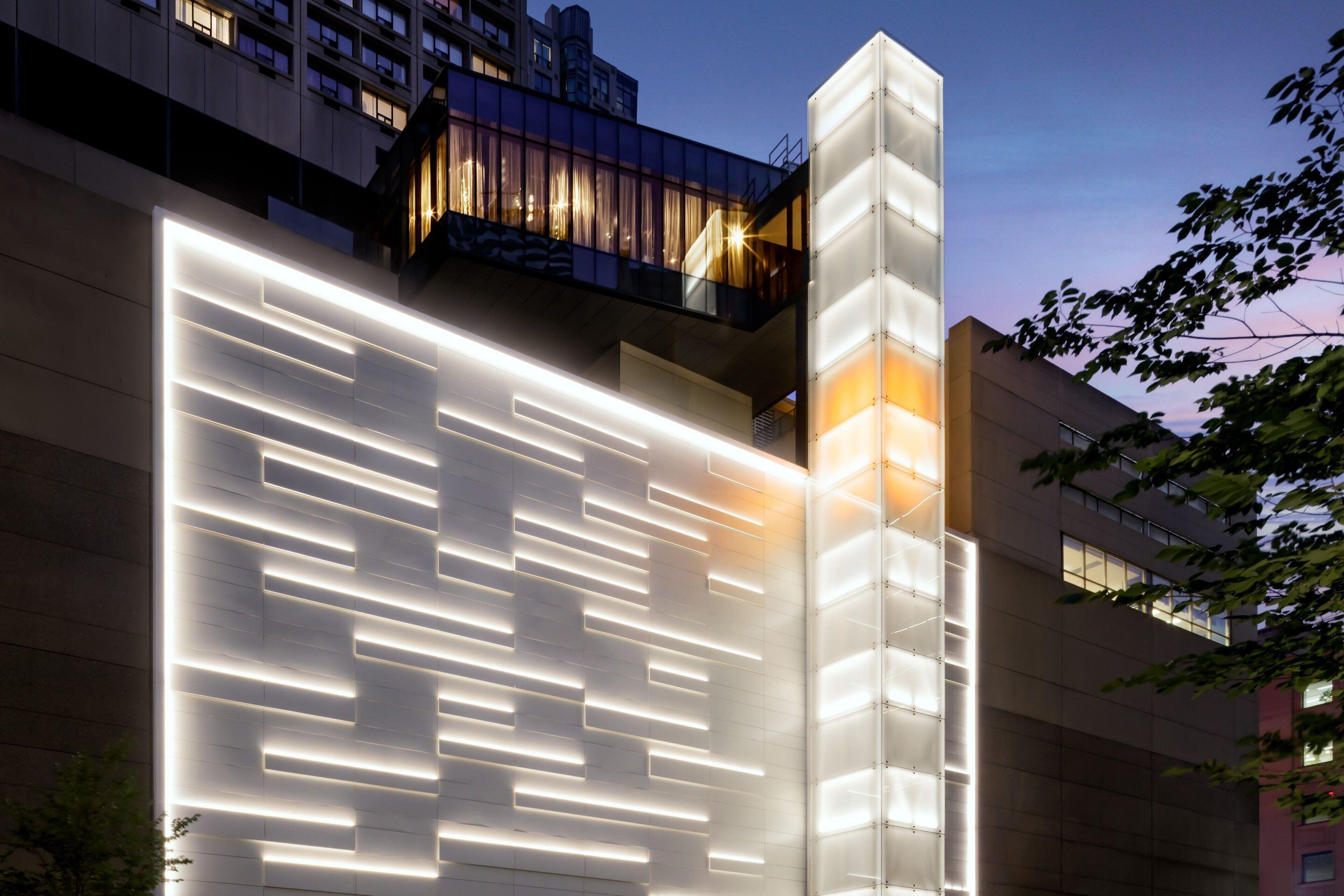 Dynamic White façade light family with length and configuration variations.