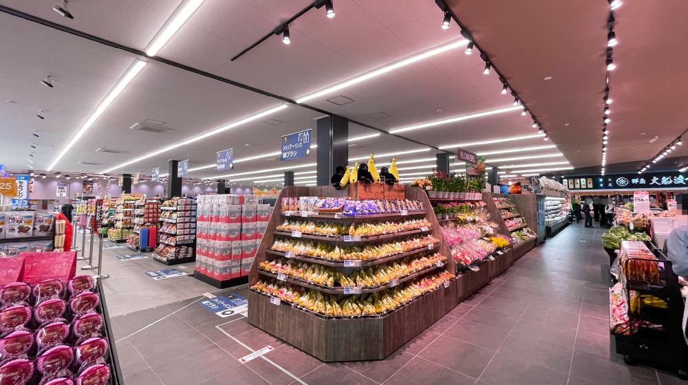 Supermarket lighting system for aisles, shelves, fresh-food areas and product displays in modern retail environments