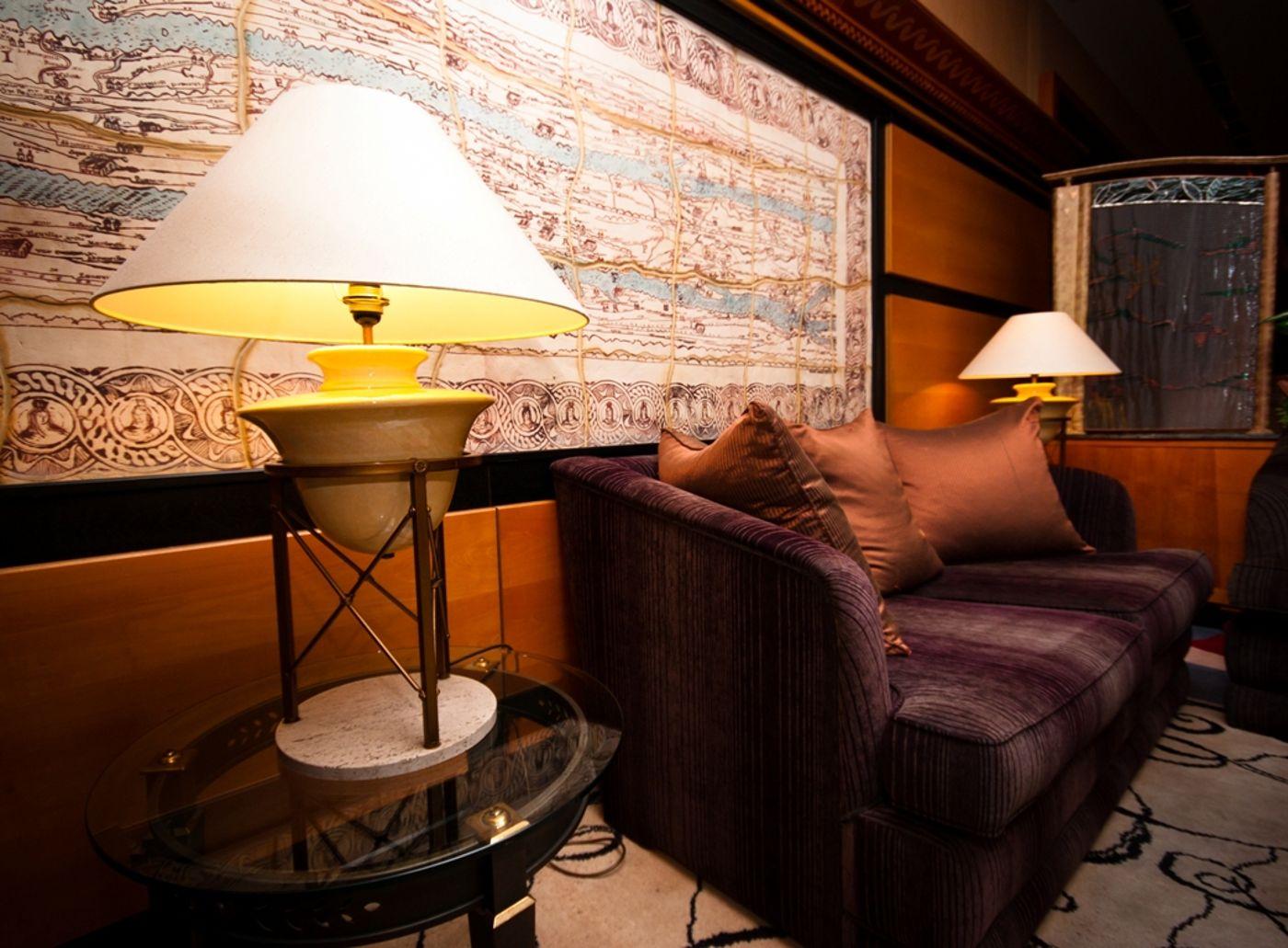 Classic table lamp placed in a luxury hotel lounge creating warm ambient lighting and timeless sophistication.