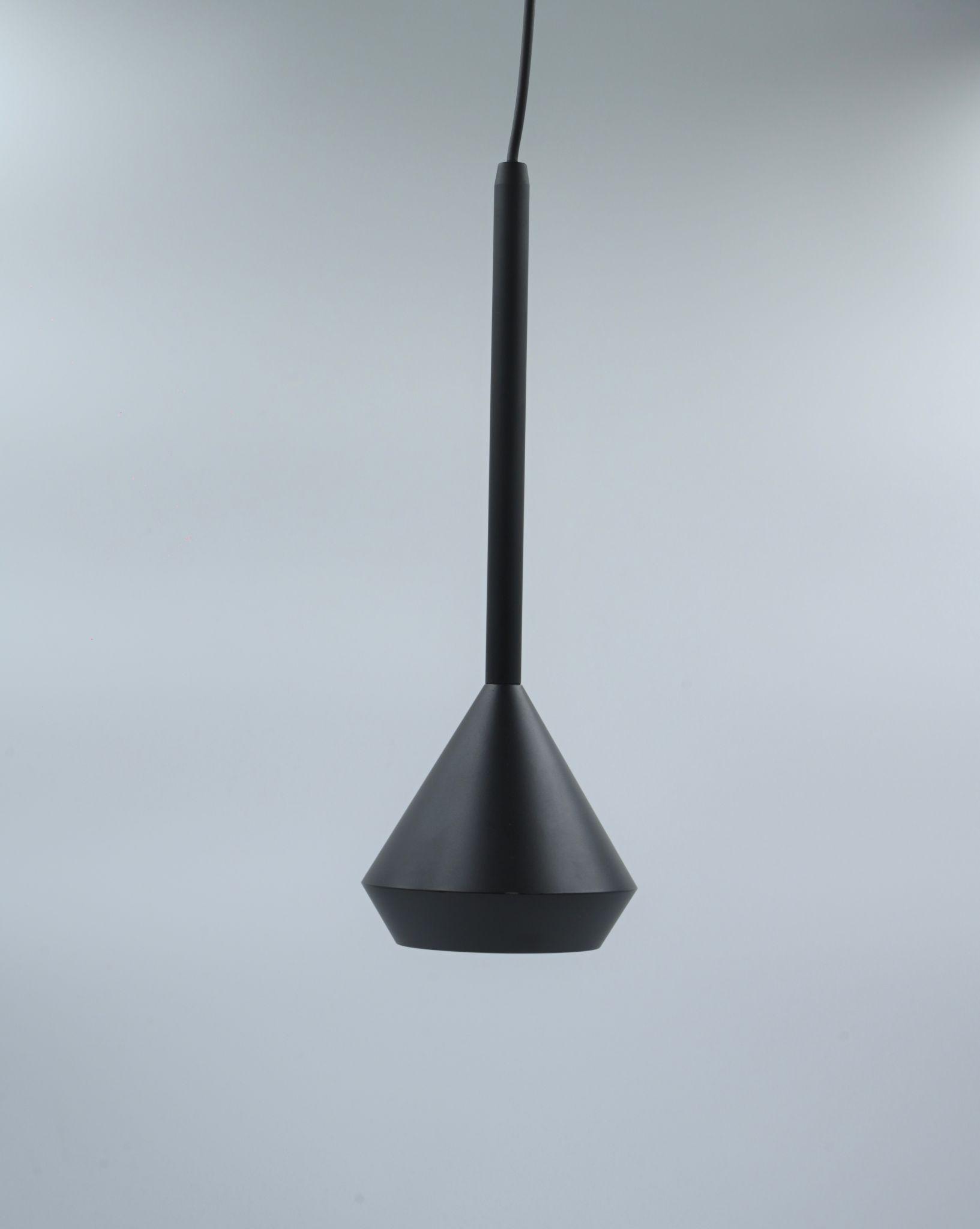Front view of a minimal pendant light.