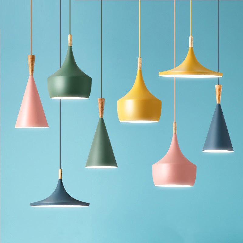 Scandinavian pendant light collection with different sizes, finishes and suspension options.